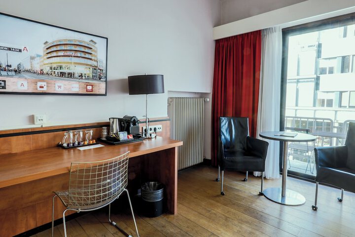 Room 15 of 50