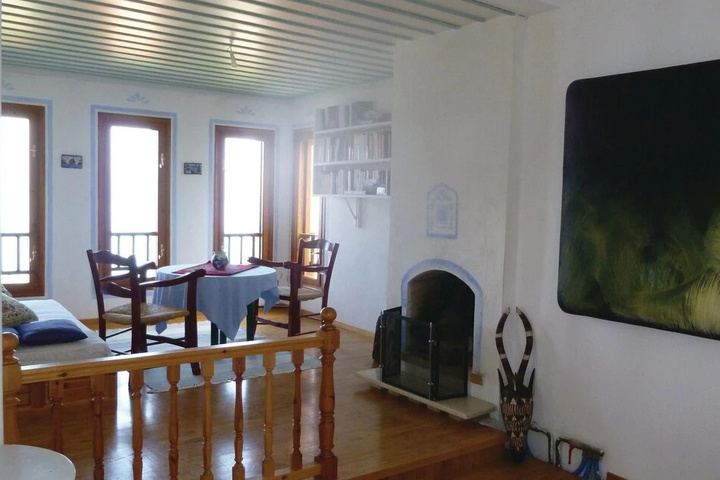 Room 5 of 11