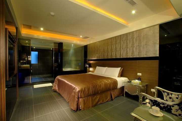 Room 21 of 107