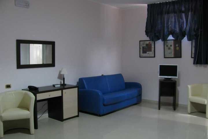 Room 10 of 22