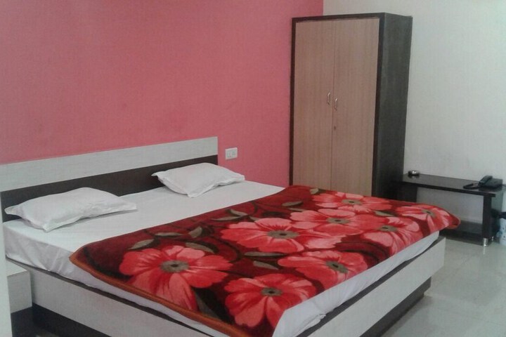 Room 10 of 26