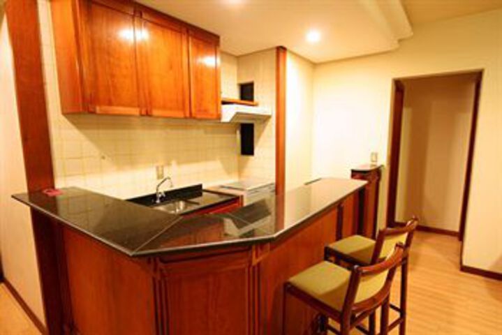 Room 6 of 12