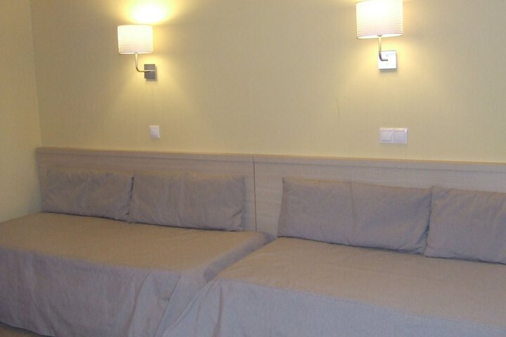 Room 3 of 38