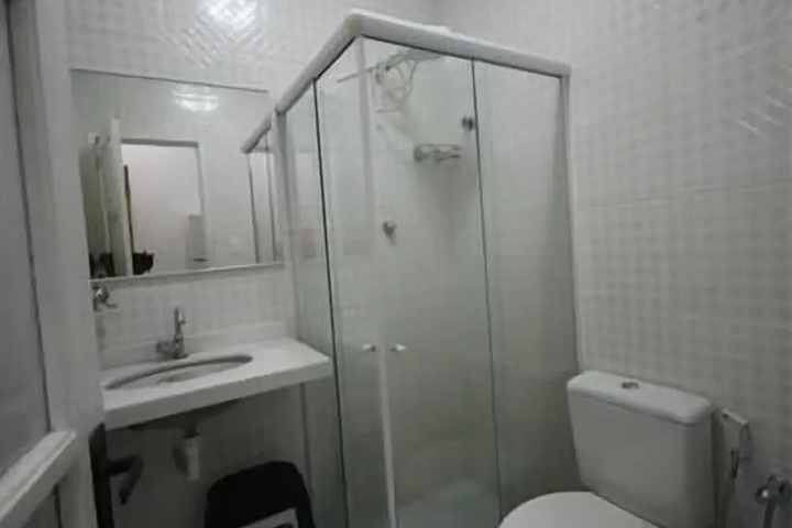 Room 8 of 12