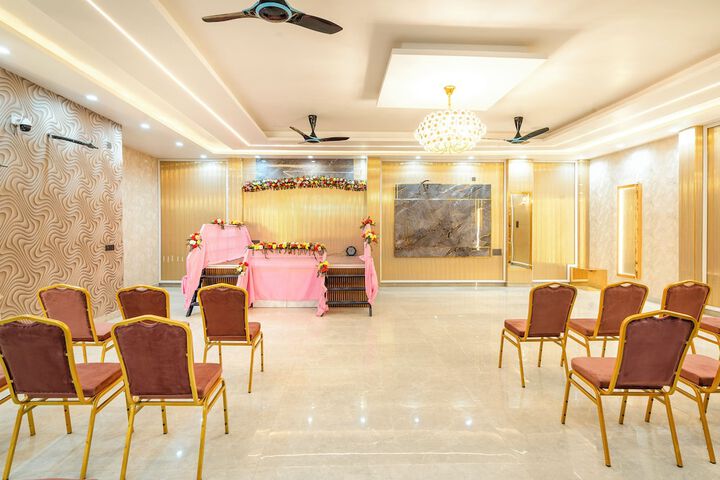 Ballroom/Hall 34 of 46