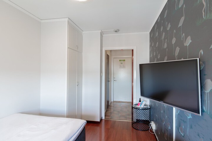 Room 5 of 94