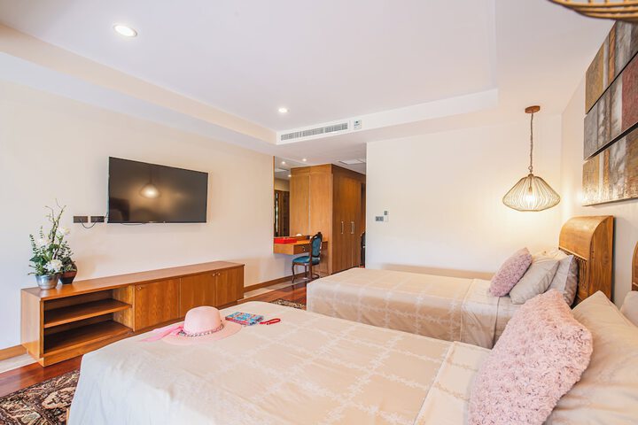 Room 6 of 138
