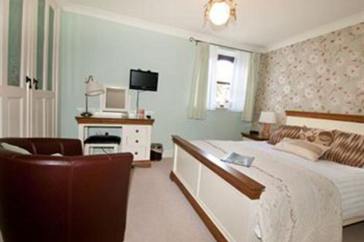 Room 6 of 17