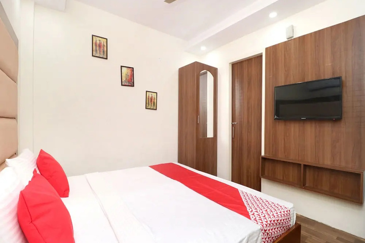 Room 5 of 16