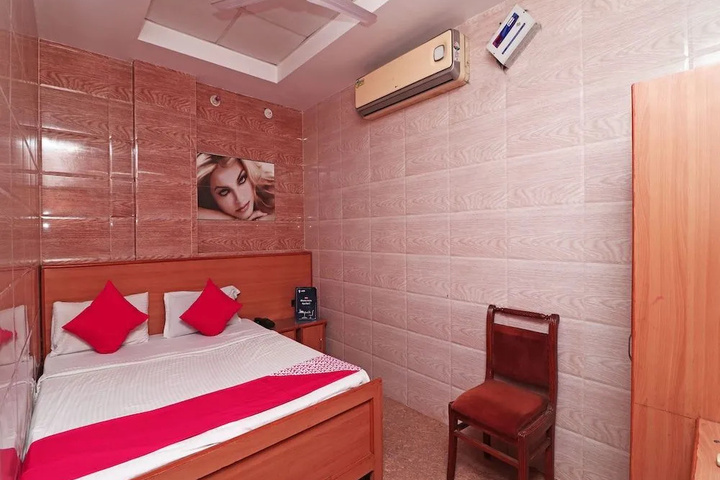 Room 6 of 11