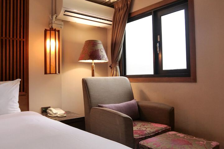 Room 20 of 48