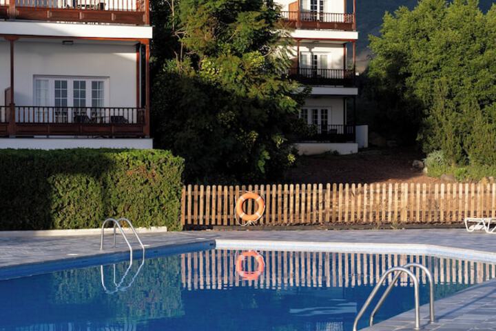 Pools & Facilities
