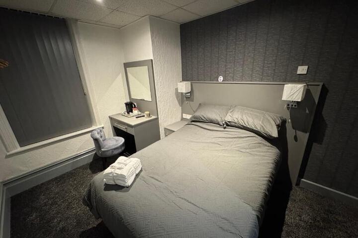 Room 5 of 14