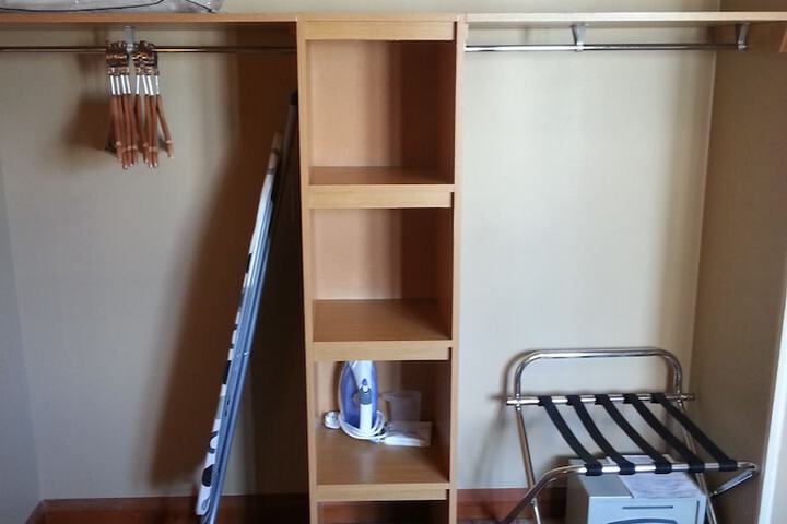 Room 10 of 32