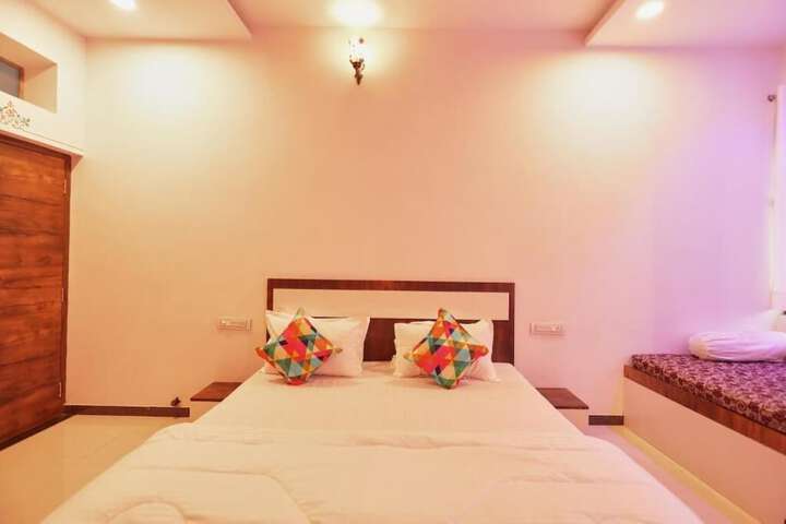 Room 8 of 12