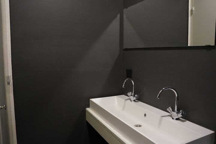 Room 46 of 59