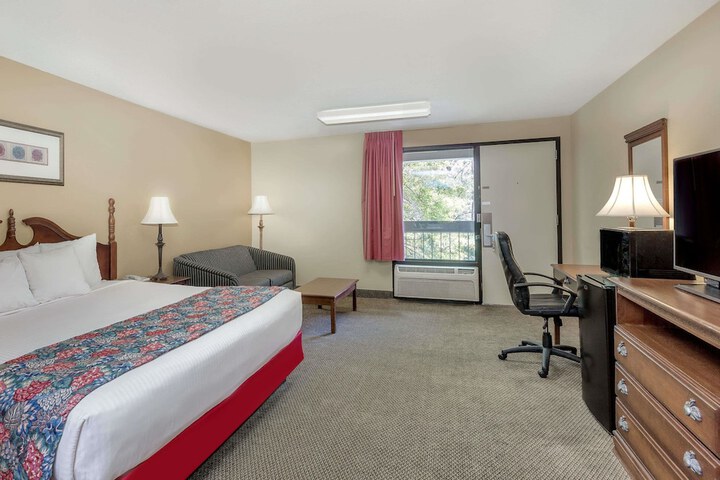 1 King Bed (7 of 12)
