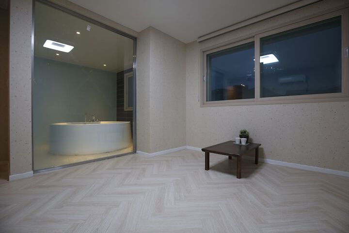 Room 13 of 53