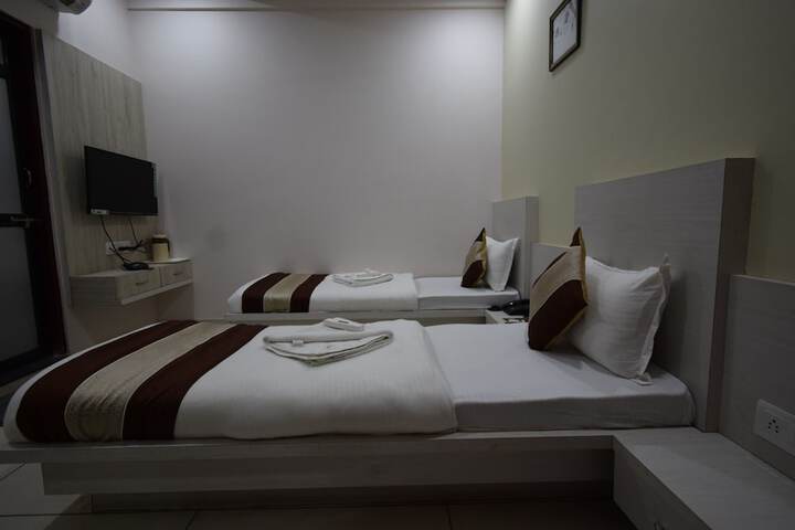 Room 27 of 36