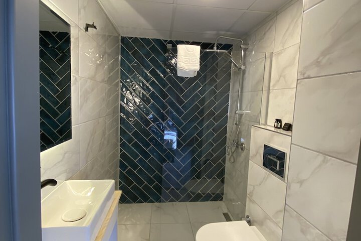 Room 13 of 16