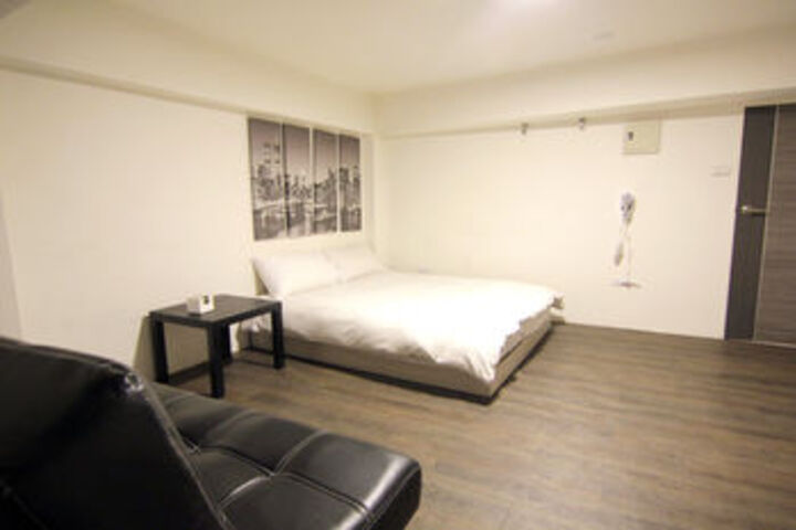 Room 6 of 37