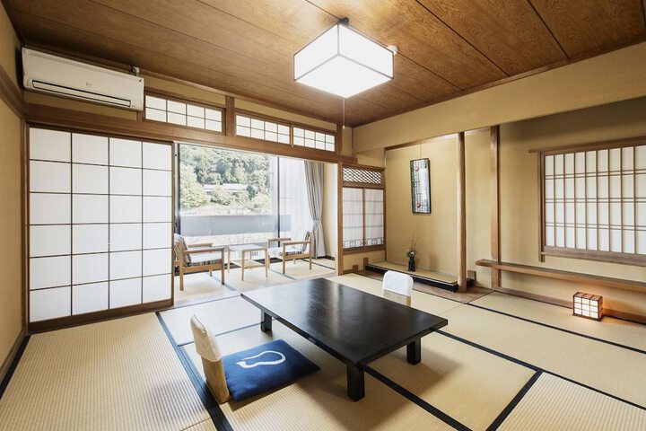 Room 5 of 46