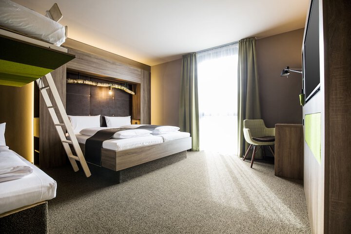 Room 8 of 43