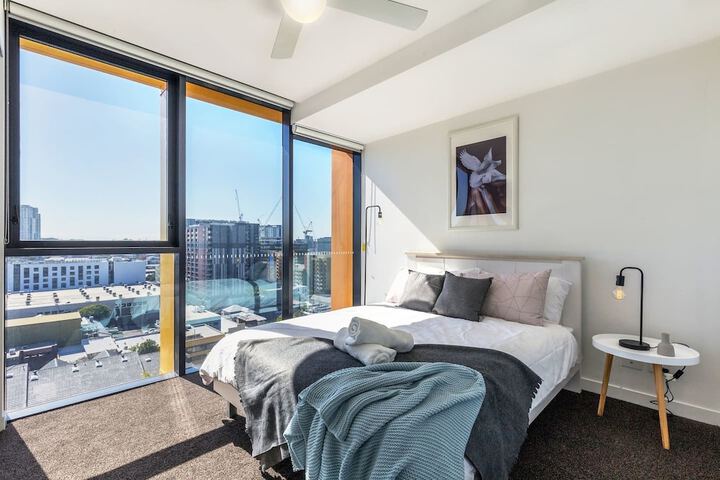 Room 2 of 28