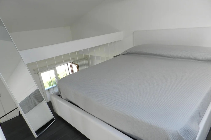 Room 4 of 19