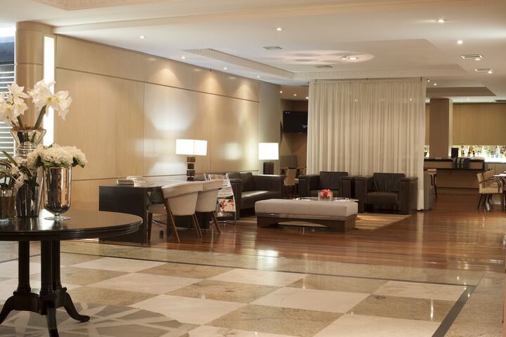 Entrance & Lobby