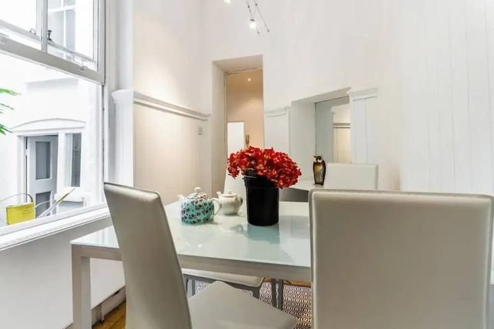 Elegant & Cosy 2 Bed 2 Baths apt W / garden in Soho