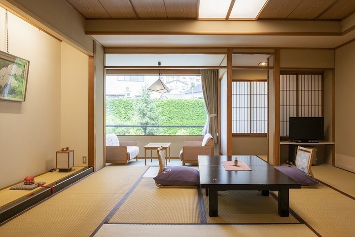 Room 17 of 60