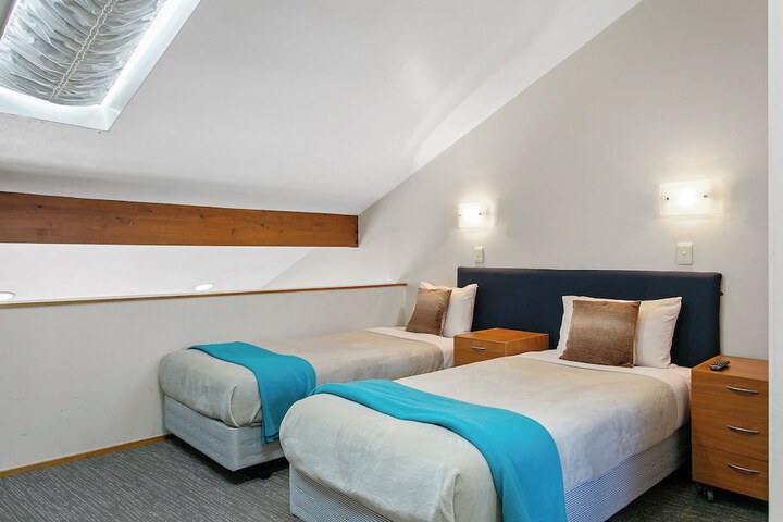Room 40 of 163