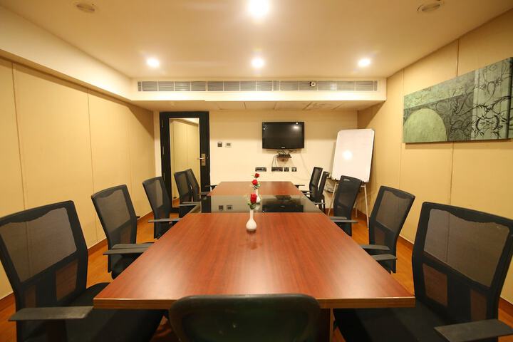 Business Center 74 of 80