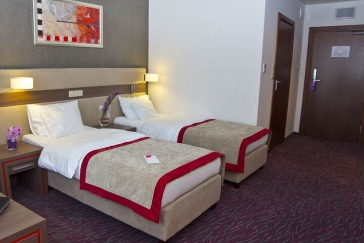 Room 5 of 67