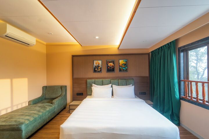 Room 3 of 10