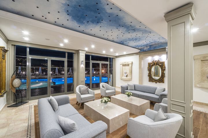 Lounge 122 of 150