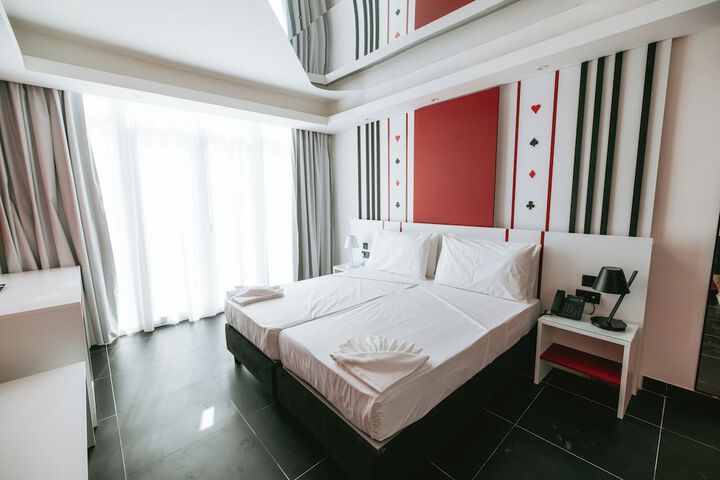 Room 28 of 46