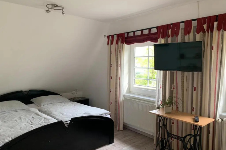 Room 3 of 10