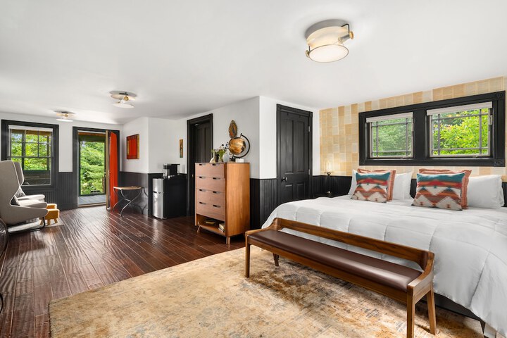 Room 103 of 172