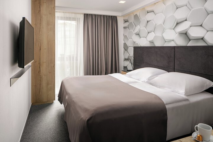Room 3 of 18