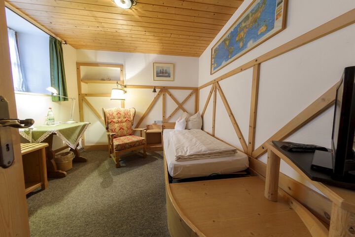 Room 16 of 79