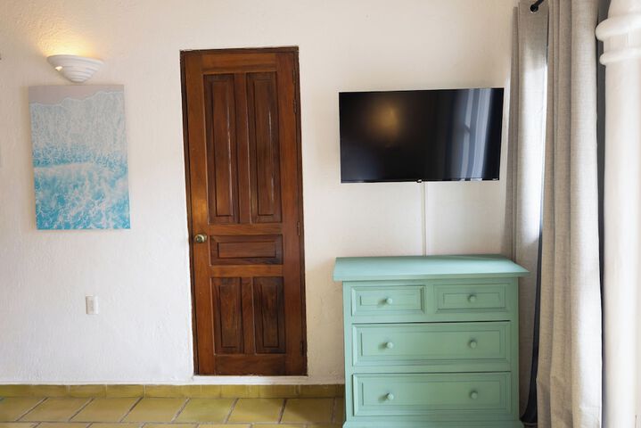 Room 34 of 103