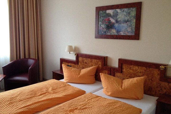 Room 9 of 40