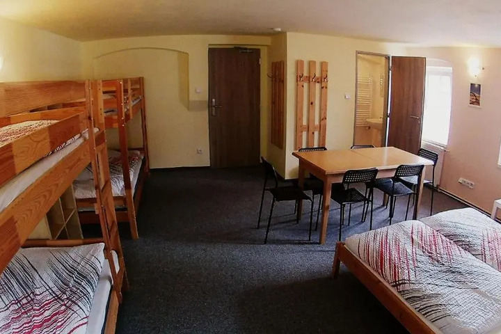 Room 6 of 28