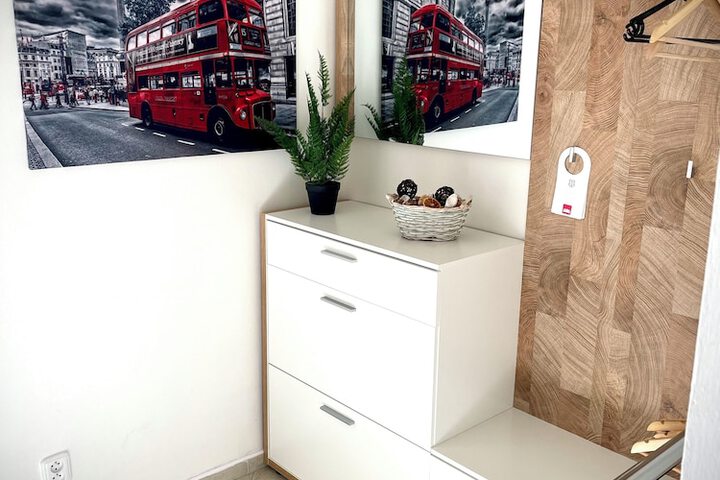 Room 5 of 48