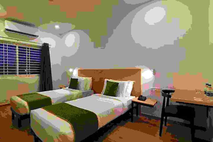 Room 7 of 16
