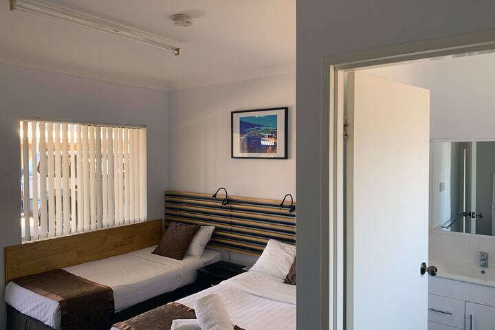 Room 19 of 32