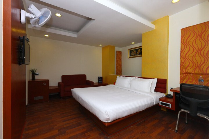 Room 9 of 23