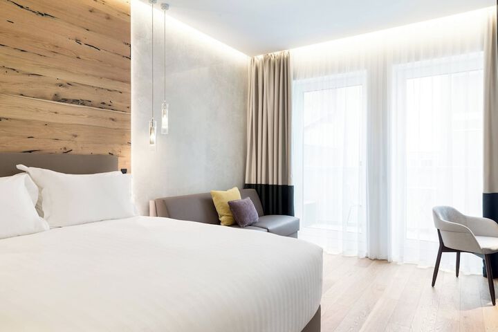 Room 10 of 63